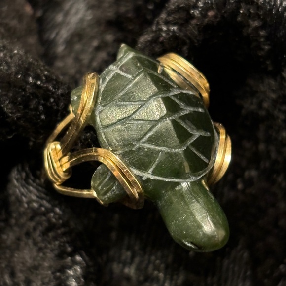 NWOT “ SALE” JADE TURTLE RING - Picture 4 of 11
